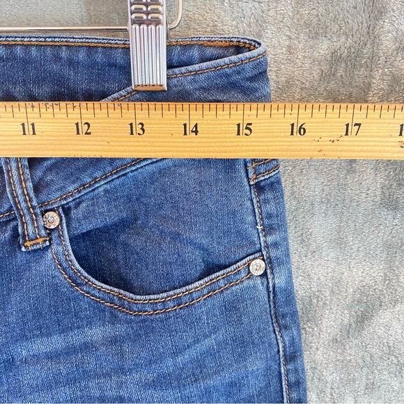 Cabi “New Crop” Denim Medium Wash Jeans Size 6 - Picture 3 of 9